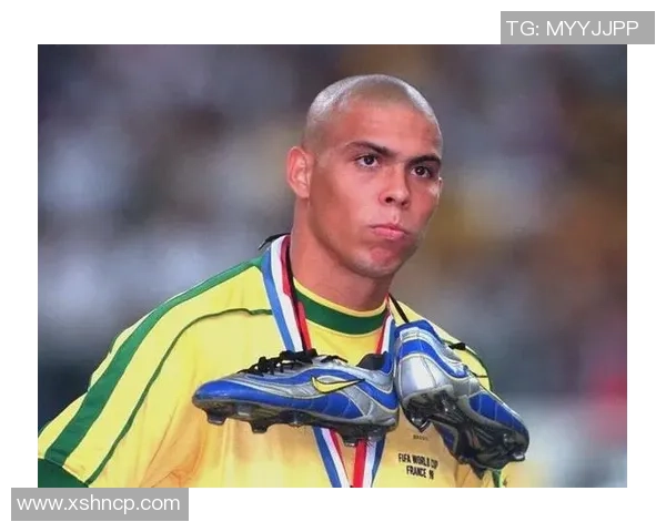 光头足球明星的传奇故事与赛场风采揭秘 光头足球明星的传奇故事与赛场风采揭秘